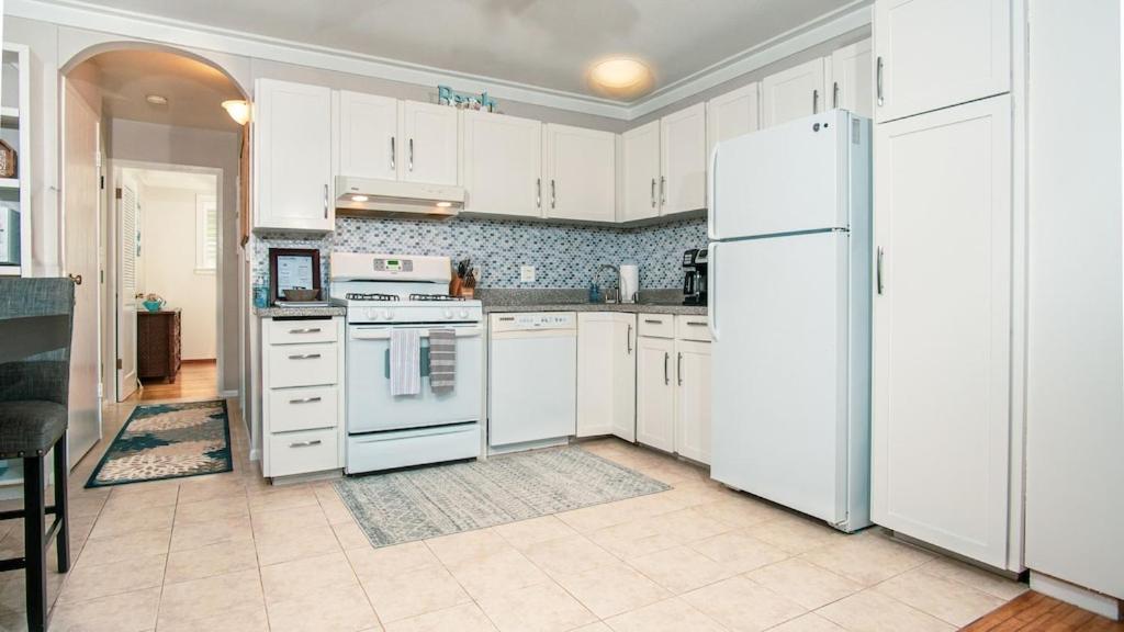 Molokai Island Retreat With Beautiful Ocean Views And Pool - Newly Remodeled! Apartamento Ualapue Exterior foto