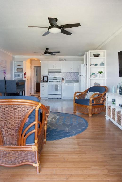 Molokai Island Retreat With Beautiful Ocean Views And Pool - Newly Remodeled! Apartamento Ualapue Exterior foto