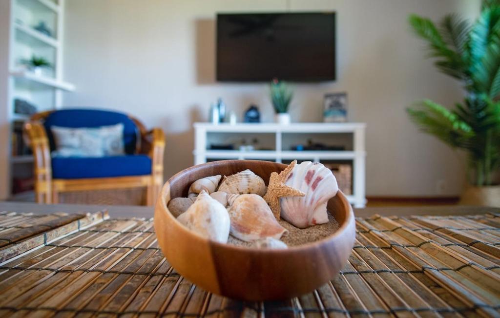 Molokai Island Retreat With Beautiful Ocean Views And Pool - Newly Remodeled! Apartamento Ualapue Exterior foto