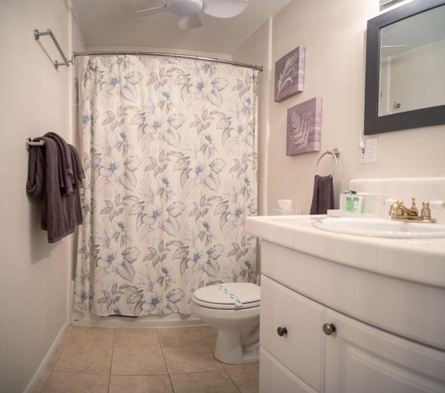 Molokai Island Retreat With Beautiful Ocean Views And Pool - Newly Remodeled! Apartamento Ualapue Exterior foto
